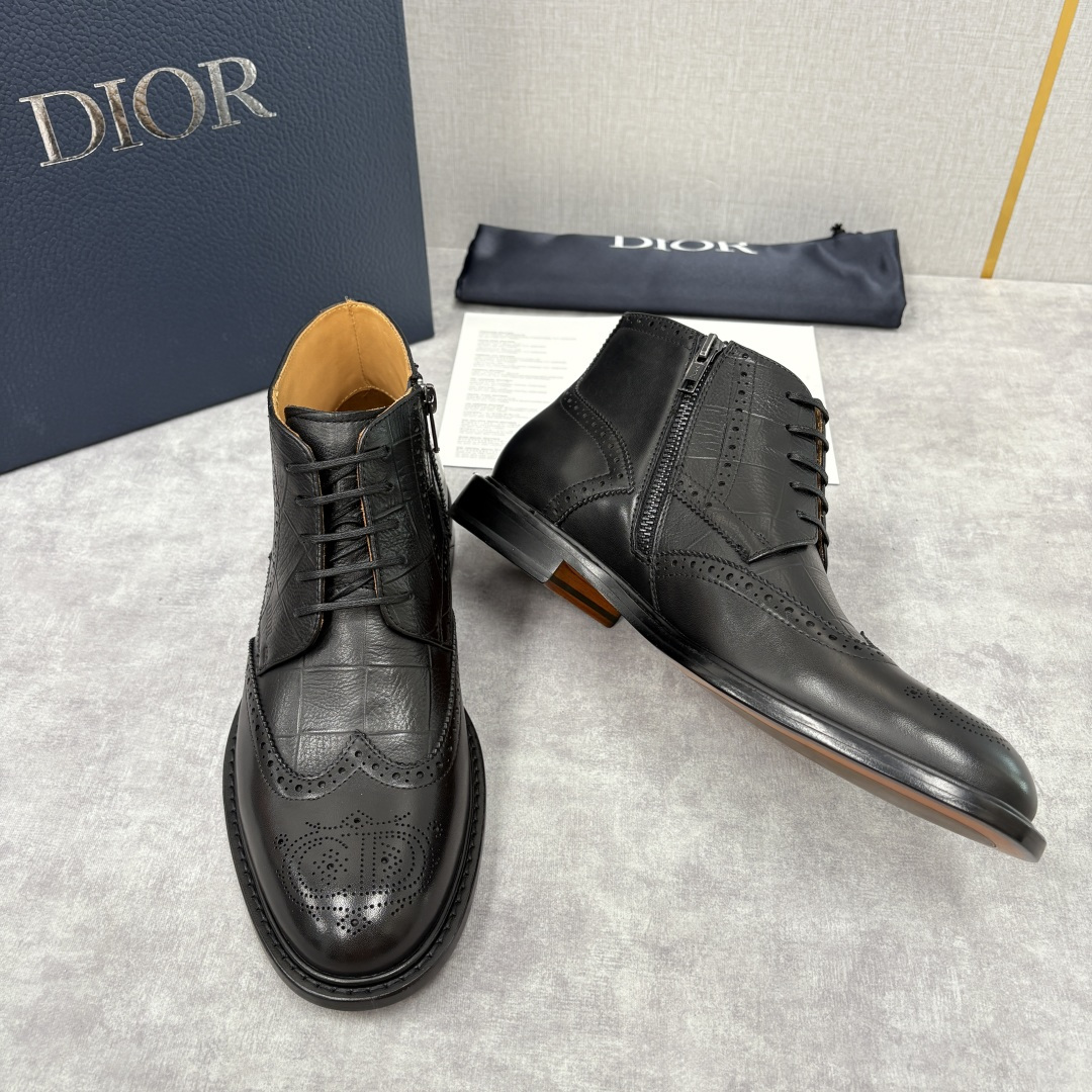 💋💍CD家新品 Dio*r 迪-奥 男士布洛克短靴 中帮皮靴 法式奢华与英伦雅痞的跨界杰作 高定基因邂逅