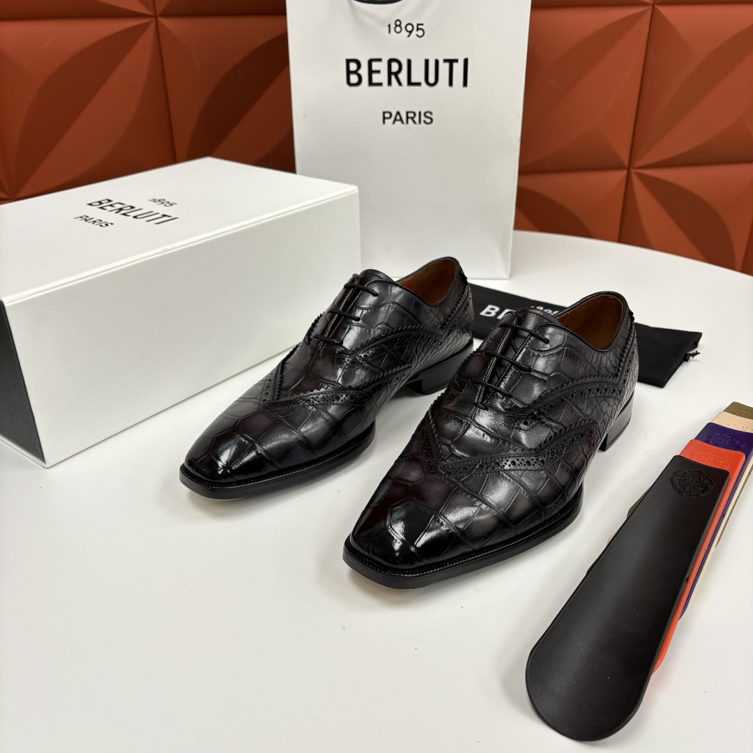 NO:557001,Berlut*'s new men's hand-rubbed formal leather shoes are new. The ingenious aesthetics of crocodile pattern brogues   The perfect fusion of luxury and craftsmanship. It is made of high-quality imported crocodile embossed cowhide. The classic brogue carving process reveals the beauty of details on the toe and side of the shoe. The hollow patterns are scattered like precision lace, which is a living inheritance of European shoemaking tradition. The upper is processed by hand-rubbing process. The inside is water-dyed calfskin.  The soft and comfortable Italian genuine leather outsole has a rubber backing at the heel for excellent non-slip effect. The crocodile pattern texture runs through the shoe body, giving it a sense of wildness and luxury. The stitching details of the shoe body are exquisite, and the hand-stitched stitches are not only a reflection of craftsmanship, but also inject soul into the retro gentleman style. The black model is like a midnight gentleman, with its own calmness.  field; the brown tone is like an aged wine, full of retro texture. And the design of the sole is even more surprising. The blue/burgundy gradient outsole is printed with the brand's exclusive artistic embossing. The metal ornaments at the toe are not only decorative, but also add wear resistance. The details show the brand's ultimate pursuit of quality. Lace-up design  It not only ensures the fit of the shoe upper, but also provides style extensibility for business and leisure looks. From suits and leather shoes for business meetings to yuppie wear for casual occasions, it can be the finishing touch of the style, giving the wearer a subtle style and taste. It is an indispensable luxury collection in a gentleman's shoe cabinet!  Standard leather shoe sizes 39~44# (customized at 38.45.46), business suit, cowhide, Leather soles19860909Berlut* 布鲁提 新款男士手工擦色正装皮鞋上新 鳄鱼纹布洛克鞋的匠心美学 奢华与匠心的完美融合.甄选优质进口鳄鱼压纹牛皮制成.经典布洛克雕花工艺在鞋头与鞋侧绽放细节之美,镂空花纹如精密蕾丝般错落,是欧洲制鞋传统的活态传承.鞋面采用手工擦色工艺处理效果.内里水染小牛皮柔软舒适意大利真皮大底后跟加入橡胶底片防滑效果极好鳄鱼纹肌理贯穿鞋身,野性与奢华感拉满；鞋身缝线细节精致入微,手工缝制的针脚既是工艺的体现,又为复古绅士格调注入灵魂.黑色款如午夜绅士,自带沉稳气场；棕色调则似陈年佳酿,复古质感拉满.而鞋底的设计更是暗藏惊喜,蓝色/酒红色渐变的大底印有品牌专属的艺术压纹,鞋头处的金属饰件不仅是装饰,更添耐磨属性,细节之处尽显品牌对品质的极致追求.系带设计既保证了鞋面的贴合度,又为商务、休闲造型提供了风格延展性.从商务会晤的西装革履,到休闲场合的雅痞穿搭,它都能成为造型的点睛之笔,为穿着者赋予不彰自显的格调与品位,是绅士鞋柜中不可或缺的奢雅藏品！ 标准皮鞋码数39～44#（38.45.46定做）批,,business suit,cowhide,Leather soles,Men's shoes