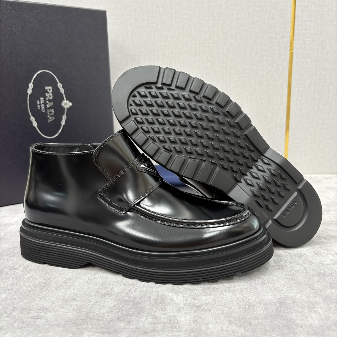 💋💍P家 普拉-达 Prad* 男士亮面厚底短靴 踝靴：经典与先锋的摩登碰撞 采用进口亮面开边珠擦色牛皮
