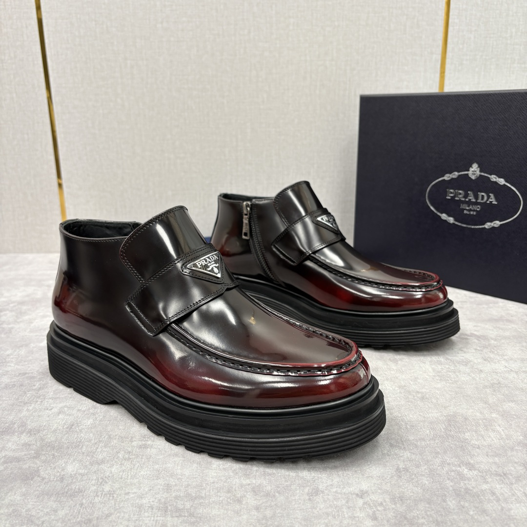 💋💍P家 普拉-达 Prad* 男士亮面厚底短靴 踝靴：经典与先锋的摩登碰撞 采用进口亮面开边珠擦色牛皮