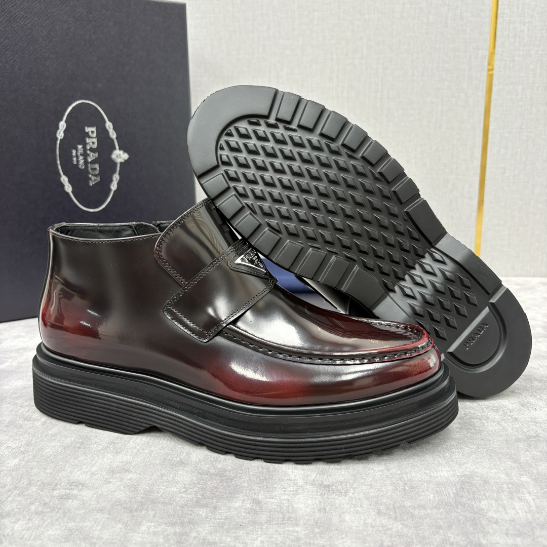 💋💍P家 普拉-达 Prad* 男士亮面厚底短靴 踝靴：经典与先锋的摩登碰撞 采用进口亮面开边珠擦色牛皮