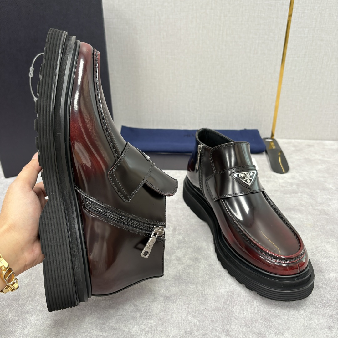 💋💍P家 普拉-达 Prad* 男士亮面厚底短靴 踝靴：经典与先锋的摩登碰撞 采用进口亮面开边珠擦色牛皮