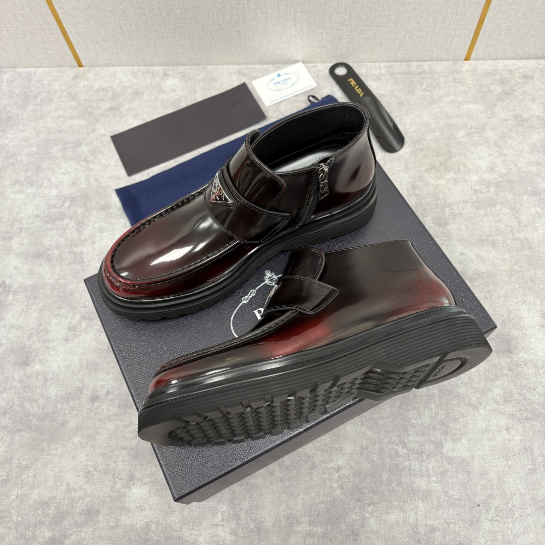 💋💍P家 普拉-达 Prad* 男士亮面厚底短靴 踝靴：经典与先锋的摩登碰撞 采用进口亮面开边珠擦色牛皮