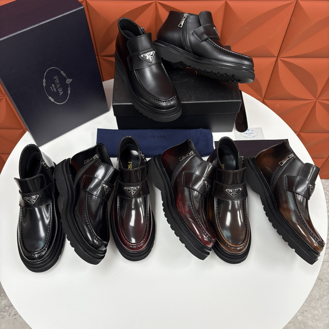 💋💍P家 普拉-达 Prad* 男士亮面厚底短靴 踝靴：经典与先锋的摩登碰撞 采用进口亮面开边珠擦色牛皮