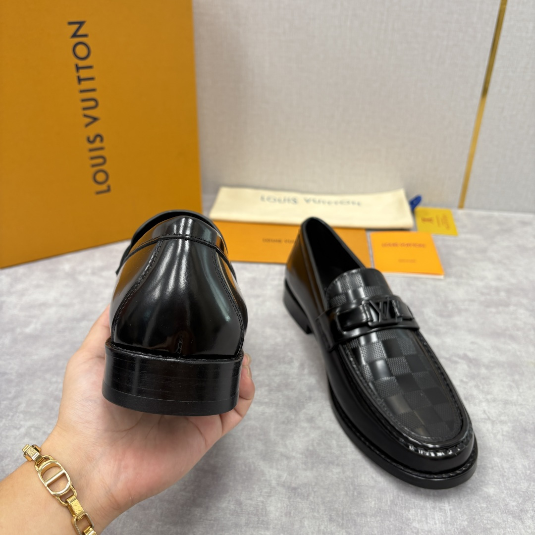 💋💍L家新品 LOUI* 乐福鞋皮鞋 官方 9,350 本款Major乐福鞋皮鞋 采用品牌标志性的 Da