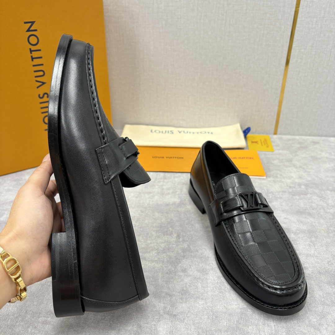 💋💍L家新品 LOUI* 乐福鞋皮鞋 官方 9,350 本款Major乐福鞋皮鞋 采用品牌标志性的 Da