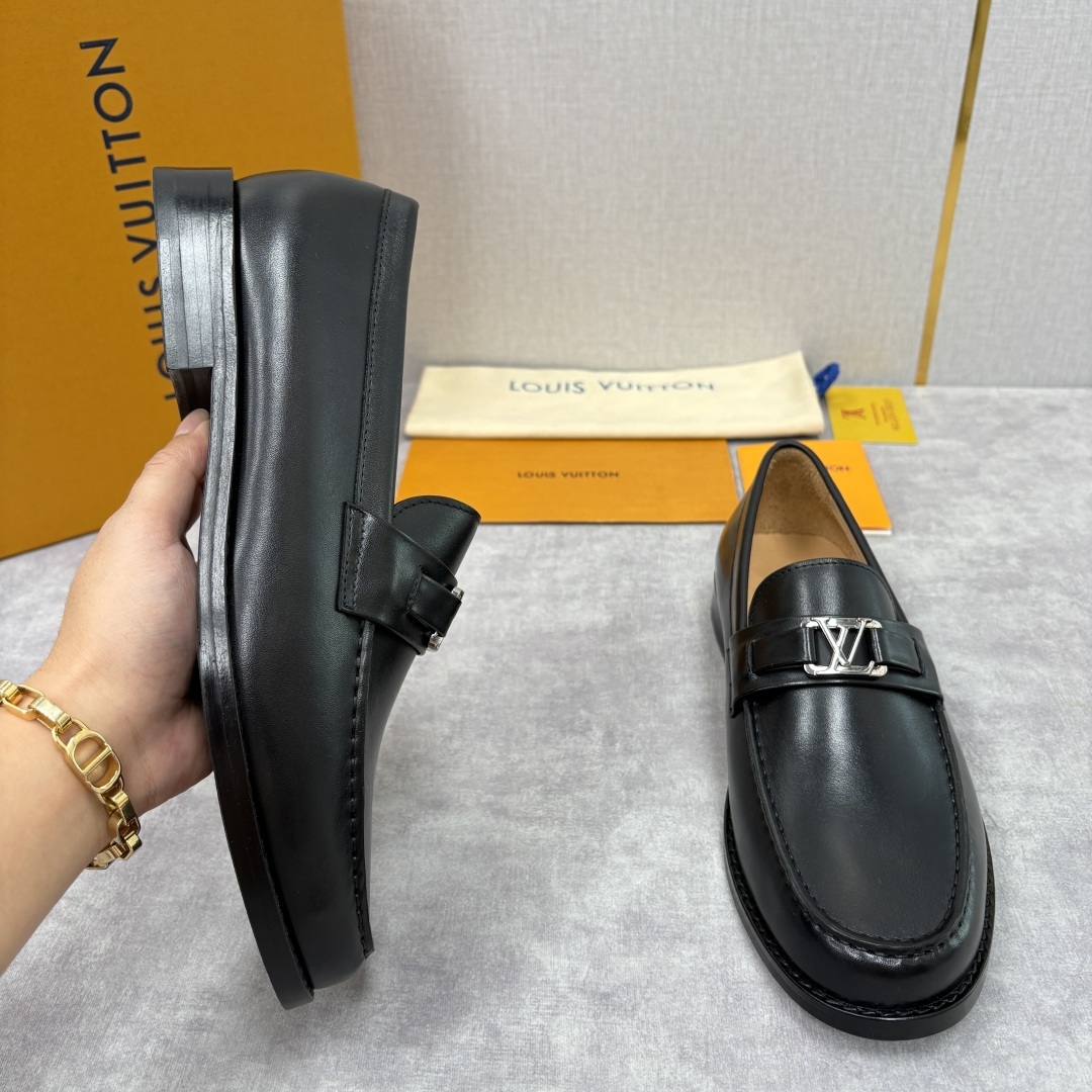 💋💍L家新品 LOUI* 乐福鞋皮鞋 官方 9,350 本款Major乐福鞋皮鞋 采用品牌标志性的 Da