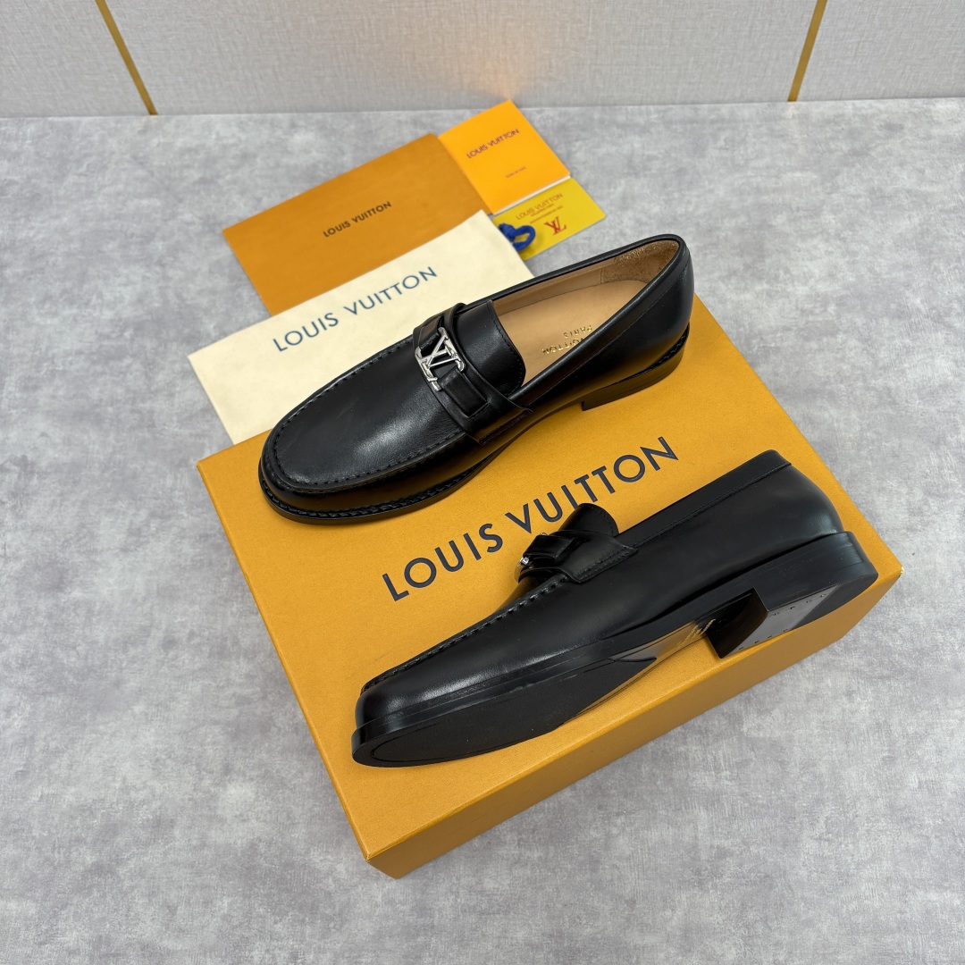 💋💍L家新品 LOUI* 乐福鞋皮鞋 官方 9,350 本款Major乐福鞋皮鞋 采用品牌标志性的 Da