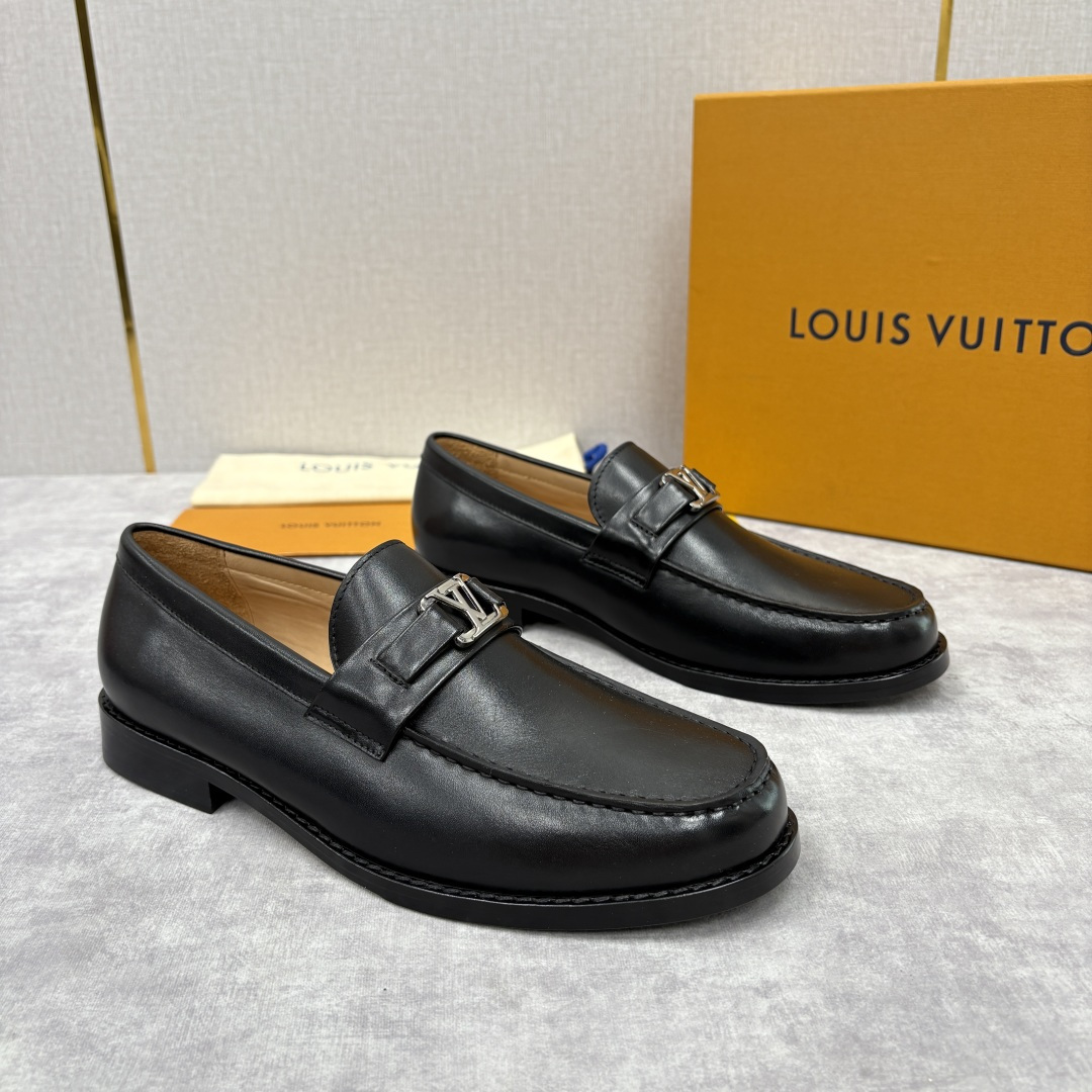 💋💍L家新品 LOUI* 乐福鞋皮鞋 官方 9,350 本款Major乐福鞋皮鞋 采用品牌标志性的 Da