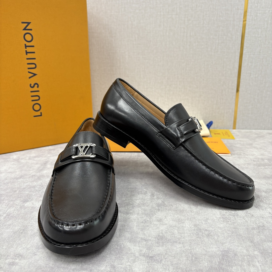 💋💍L家新品 LOUI* 乐福鞋皮鞋 官方 9,350 本款Major乐福鞋皮鞋 采用品牌标志性的 Da