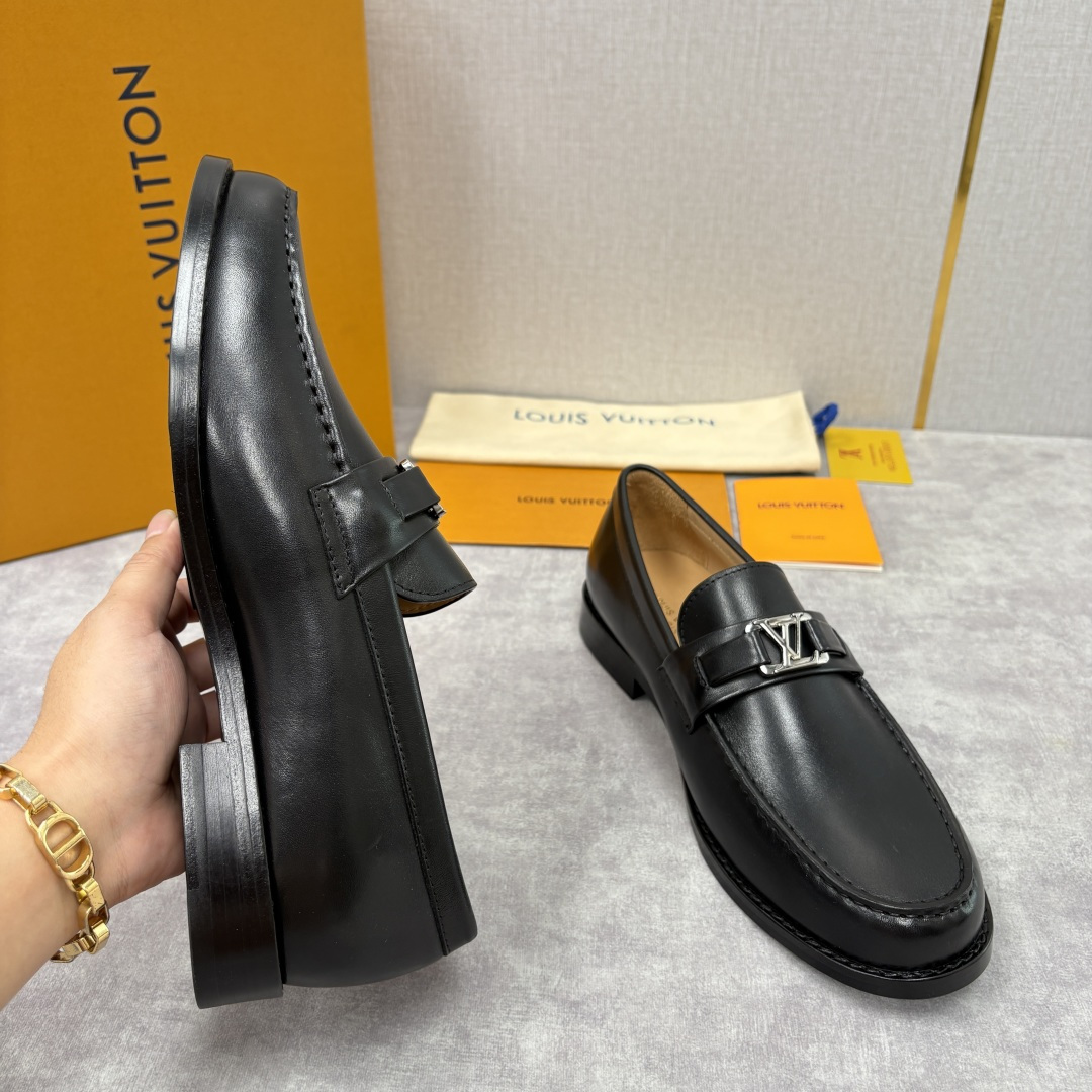 💋💍L家新品 LOUI* 乐福鞋皮鞋 官方 9,350 本款Major乐福鞋皮鞋 采用品牌标志性的 Da