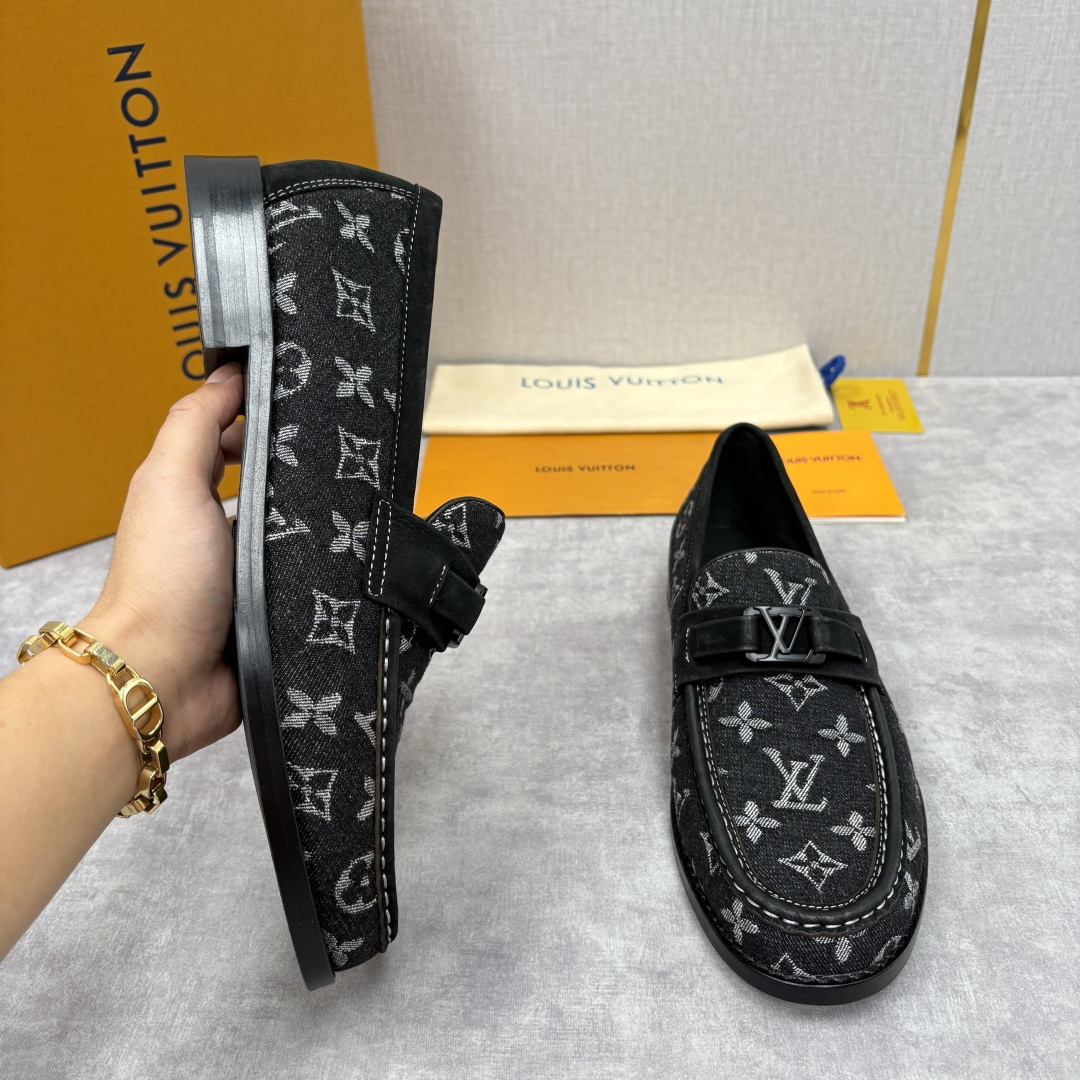 💋💍L家新品 LOUI* 乐福鞋皮鞋 官方 9,350 本款Major乐福鞋皮鞋 采用品牌标志性的 Da