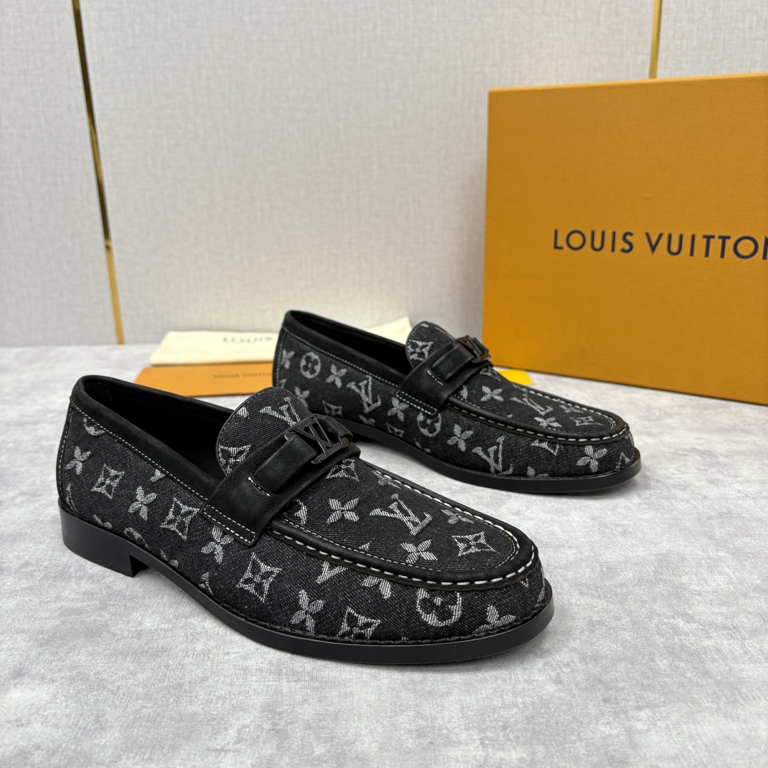 💋💍L家新品 LOUI* 乐福鞋皮鞋 官方 9,350 本款Major乐福鞋皮鞋 采用品牌标志性的 Da