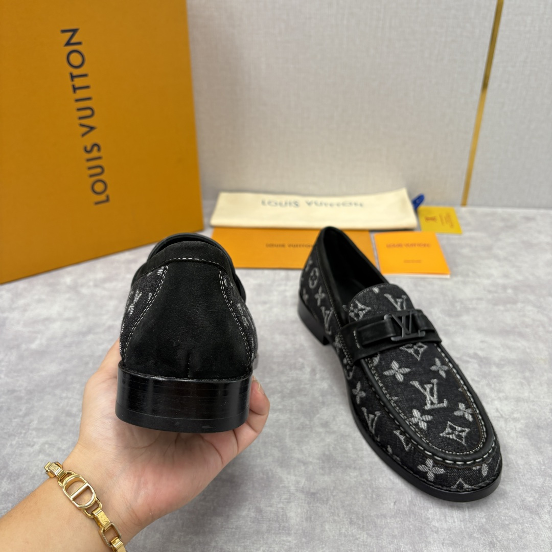 💋💍L家新品 LOUI* 乐福鞋皮鞋 官方 9,350 本款Major乐福鞋皮鞋 采用品牌标志性的 Da