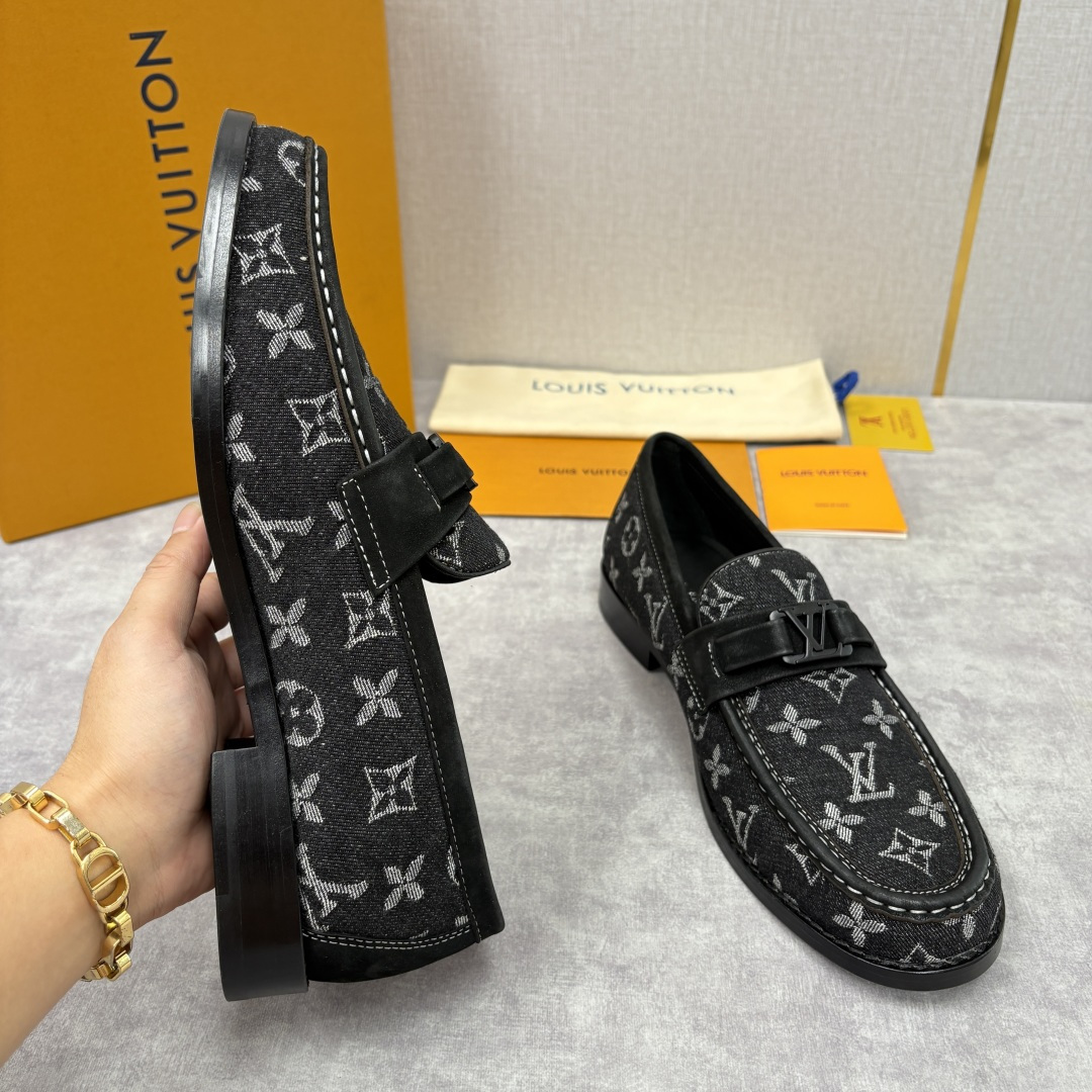 💋💍L家新品 LOUI* 乐福鞋皮鞋 官方 9,350 本款Major乐福鞋皮鞋 采用品牌标志性的 Da