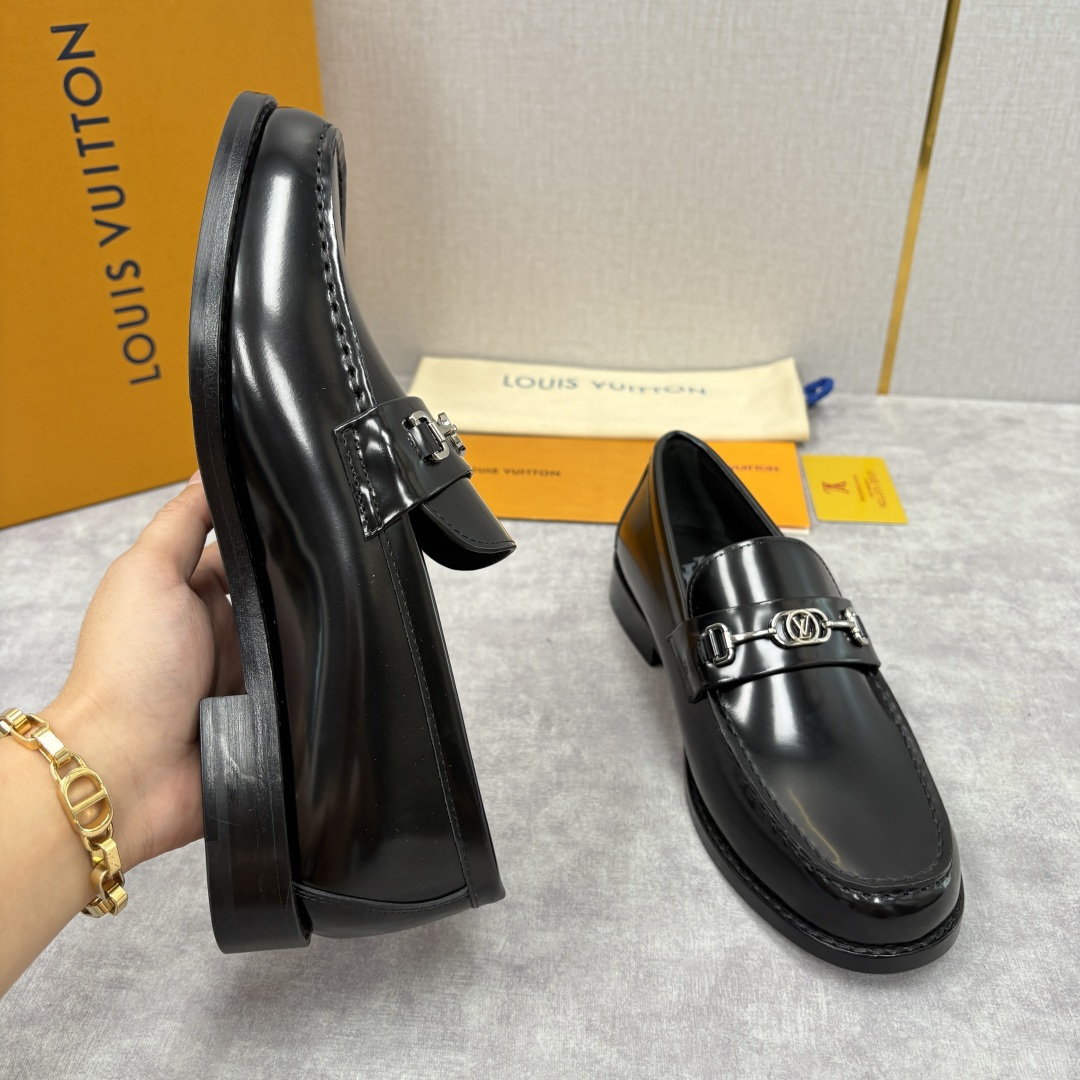 💋💍L家新品 LOUI* 乐福鞋皮鞋 官方 9,350 本款Major乐福鞋皮鞋 采用品牌进口细腻小牛皮