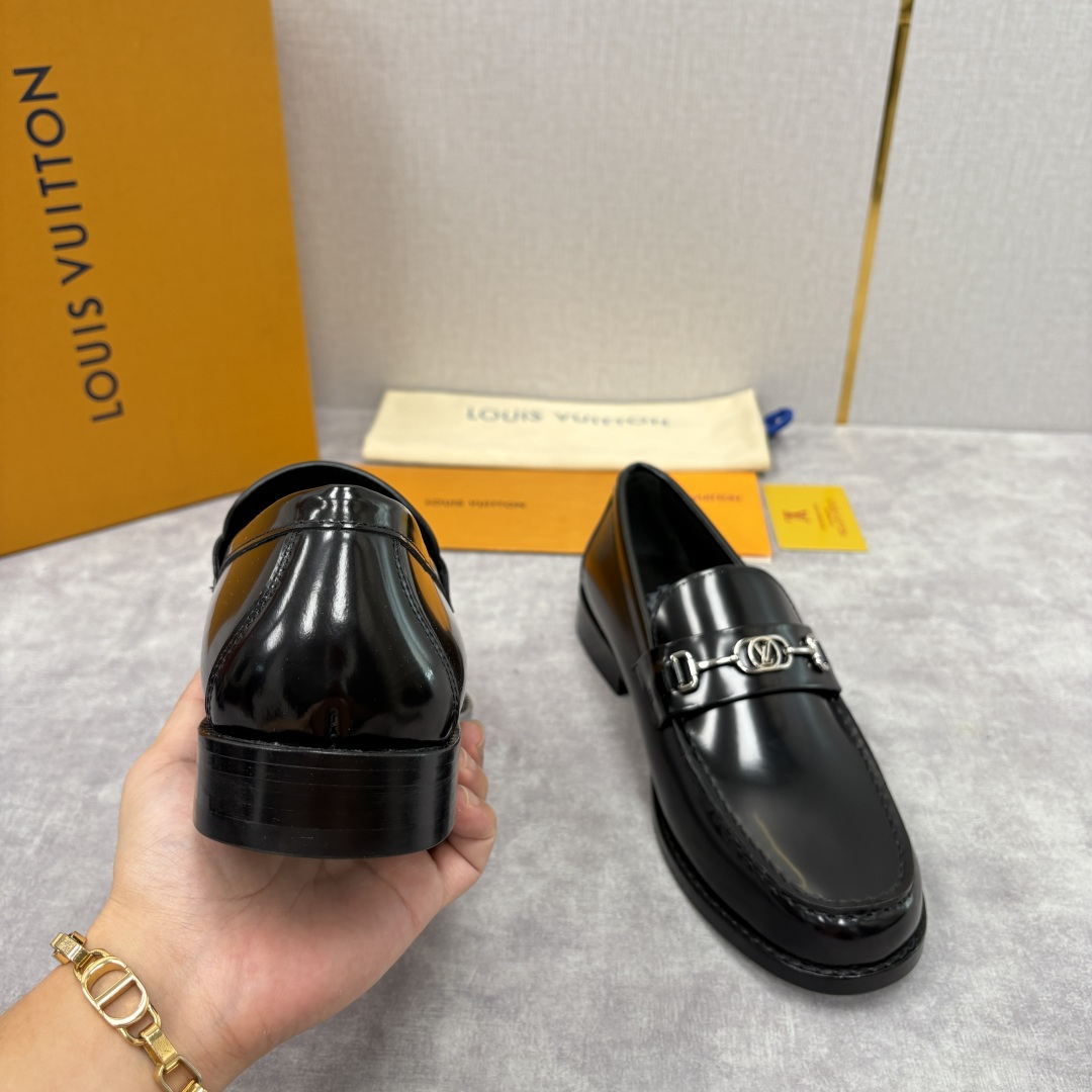 💋💍L家新品 LOUI* 乐福鞋皮鞋 官方 9,350 本款Major乐福鞋皮鞋 采用品牌进口细腻小牛皮