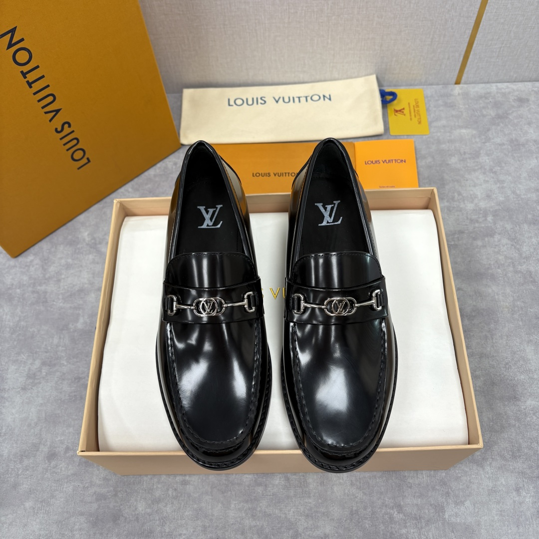 💋💍L家新品 LOUI* 乐福鞋皮鞋 官方 9,350 本款Major乐福鞋皮鞋 采用品牌进口细腻小牛皮