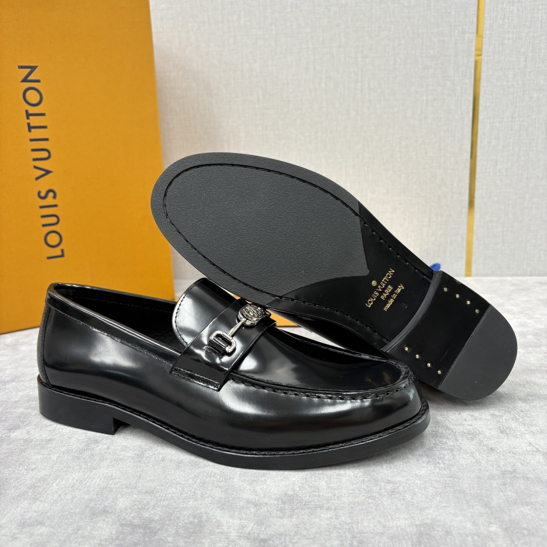 💋💍L家新品 LOUI* 乐福鞋皮鞋 官方 9,350 本款Major乐福鞋皮鞋 采用品牌进口细腻小牛皮