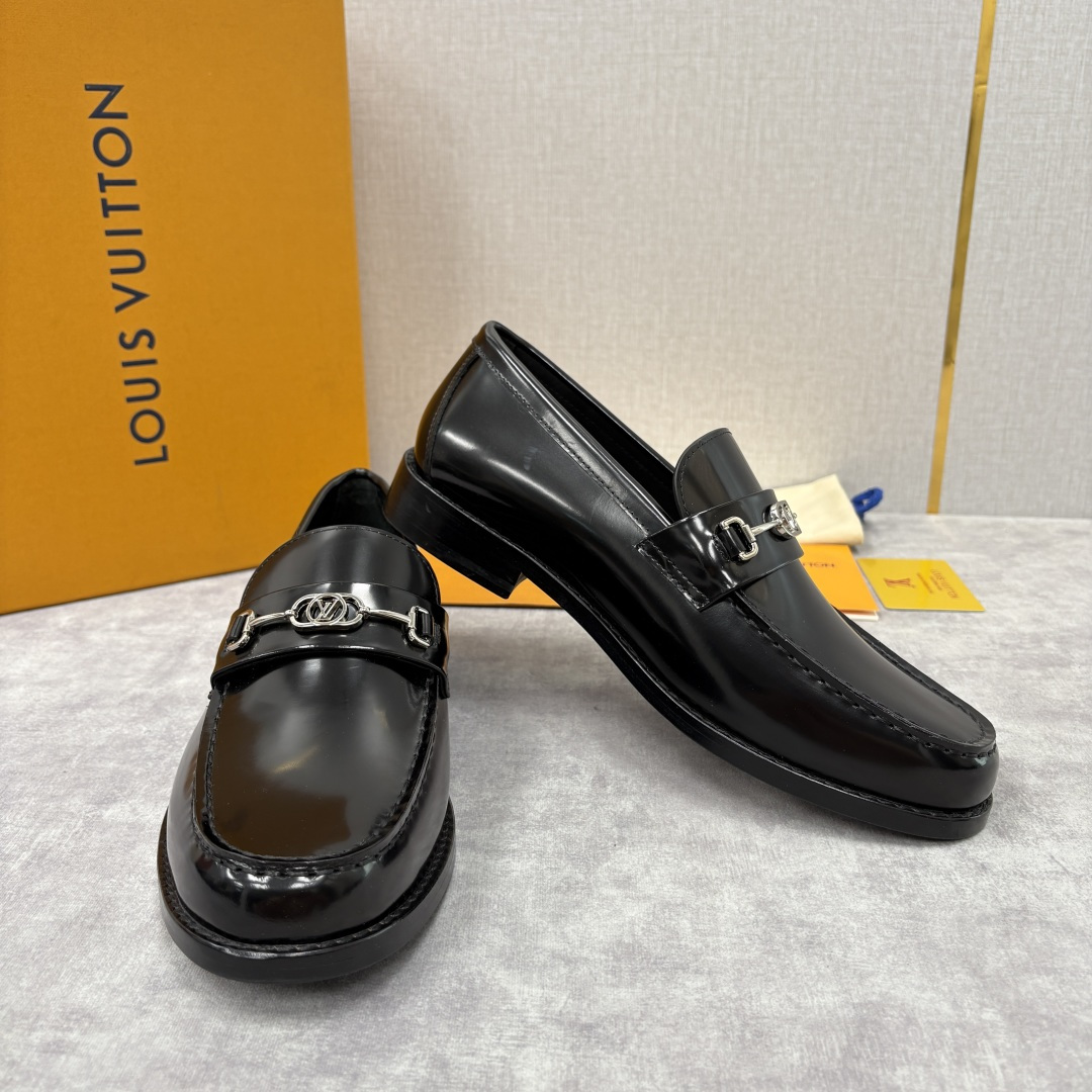 💋💍L家新品 LOUI* 乐福鞋皮鞋 官方 9,350 本款Major乐福鞋皮鞋 采用品牌进口细腻小牛皮