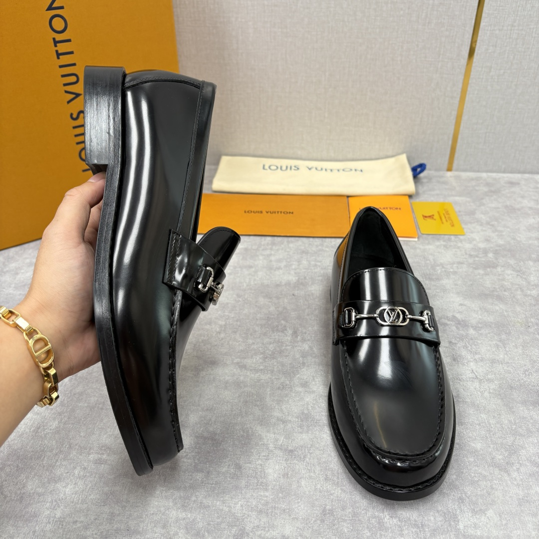 💋💍L家新品 LOUI* 乐福鞋皮鞋 官方 9,350 本款Major乐福鞋皮鞋 采用品牌进口细腻小牛皮