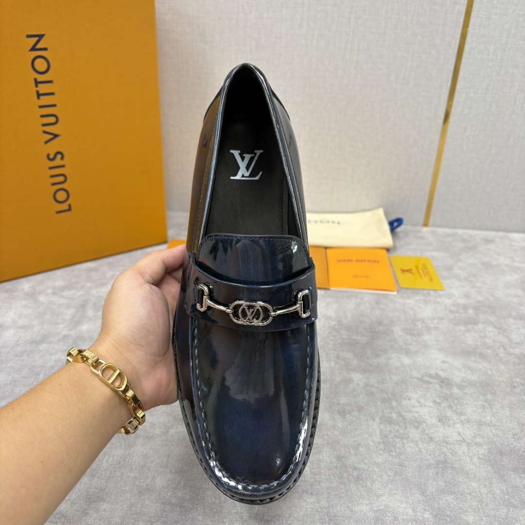 💋💍L家新品 LOUI* 乐福鞋皮鞋 官方 9,350 本款Major乐福鞋皮鞋 采用品牌进口细腻小牛皮