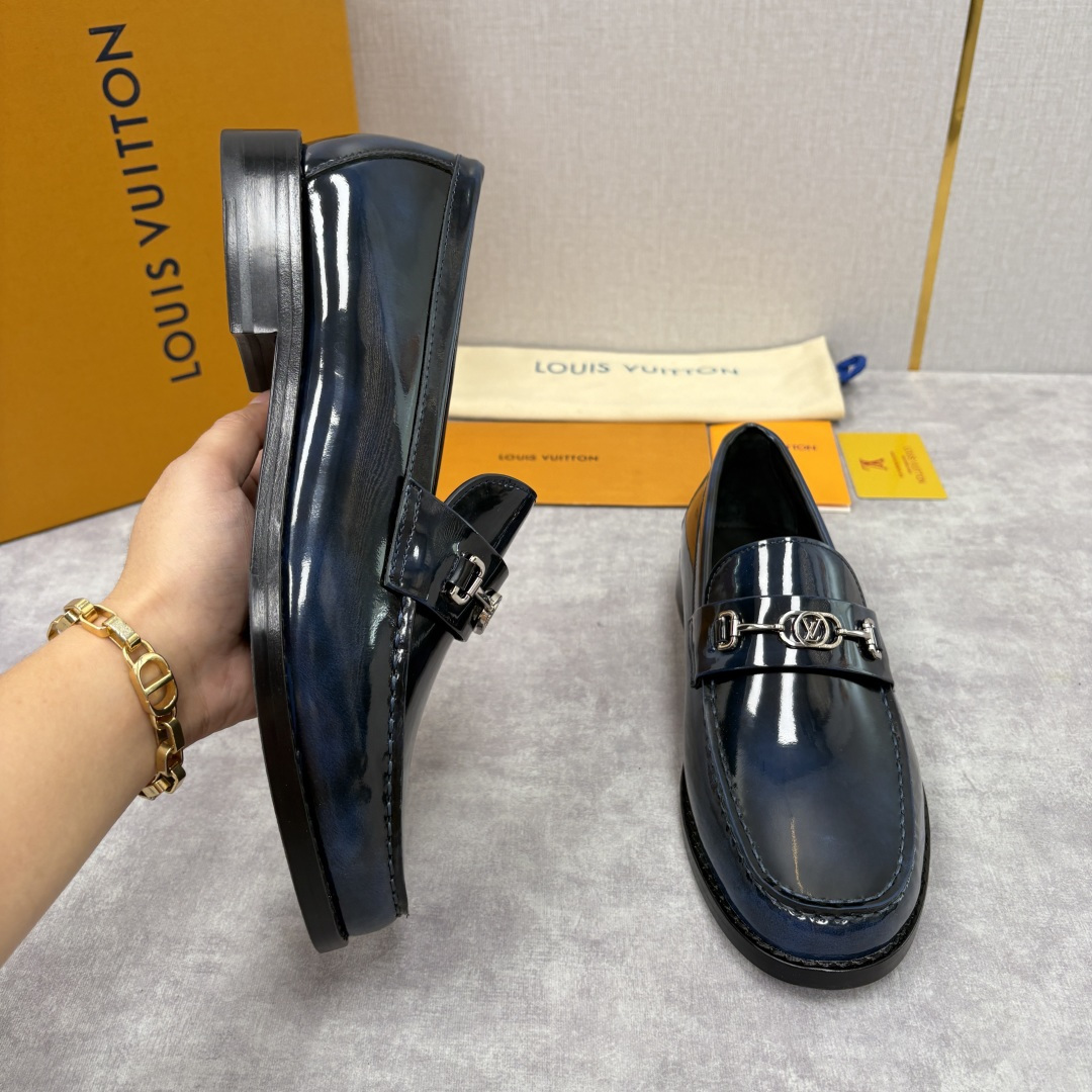 💋💍L家新品 LOUI* 乐福鞋皮鞋 官方 9,350 本款Major乐福鞋皮鞋 采用品牌进口细腻小牛皮