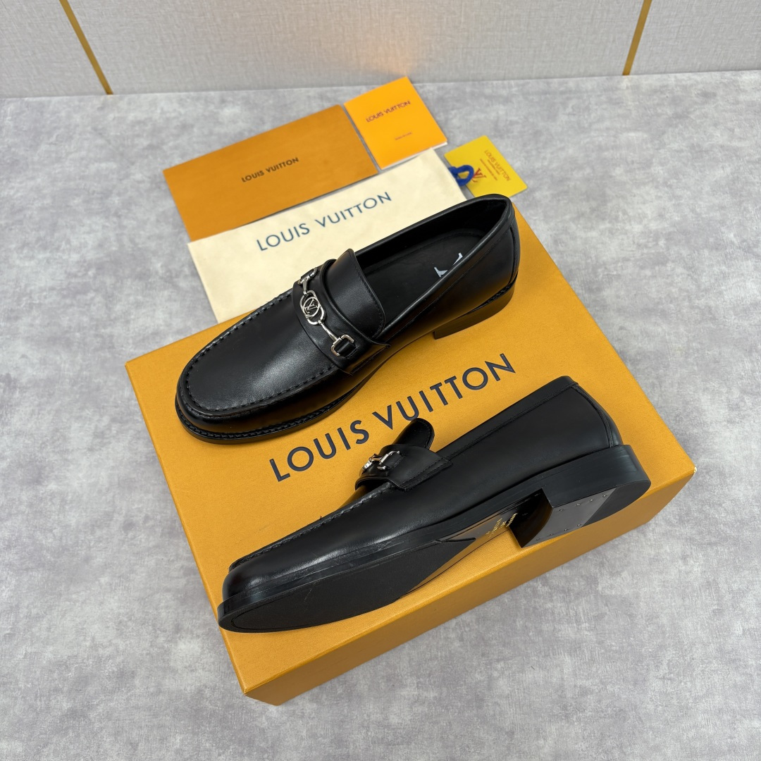 💋💍L家新品 LOUI* 乐福鞋皮鞋 官方 9,350 本款Major乐福鞋皮鞋 采用品牌进口细腻小牛皮