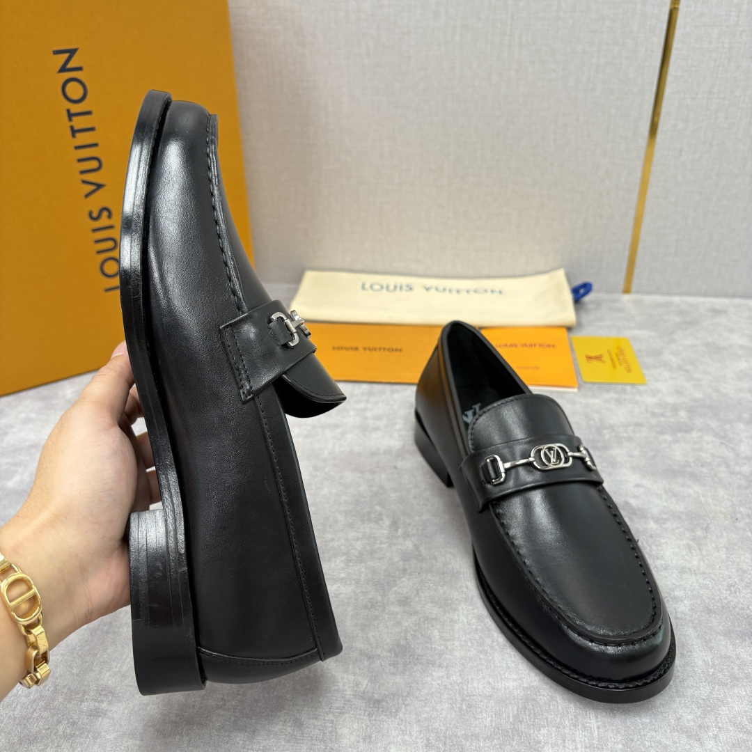 💋💍L家新品 LOUI* 乐福鞋皮鞋 官方 9,350 本款Major乐福鞋皮鞋 采用品牌进口细腻小牛皮