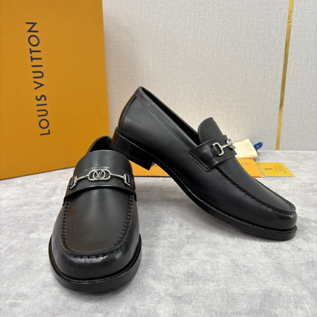 💋💍L家新品 LOUI* 乐福鞋皮鞋 官方 9,350 本款Major乐福鞋皮鞋 采用品牌进口细腻小牛皮