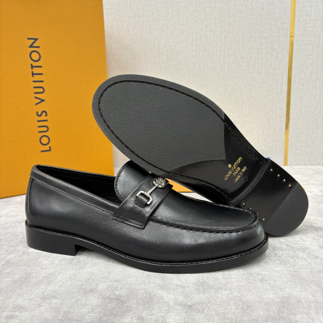 💋💍L家新品 LOUI* 乐福鞋皮鞋 官方 9,350 本款Major乐福鞋皮鞋 采用品牌进口细腻小牛皮