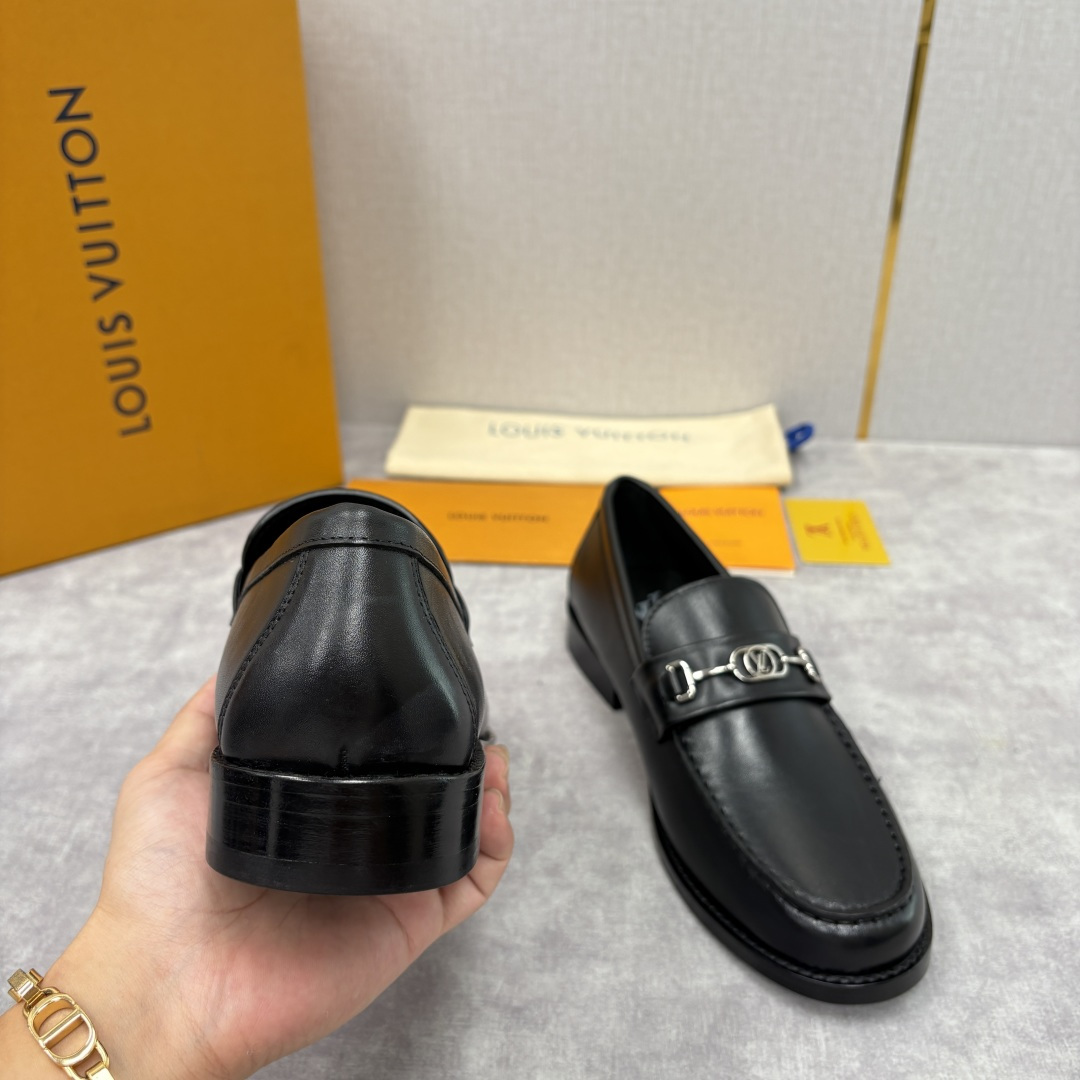 💋💍L家新品 LOUI* 乐福鞋皮鞋 官方 9,350 本款Major乐福鞋皮鞋 采用品牌进口细腻小牛皮