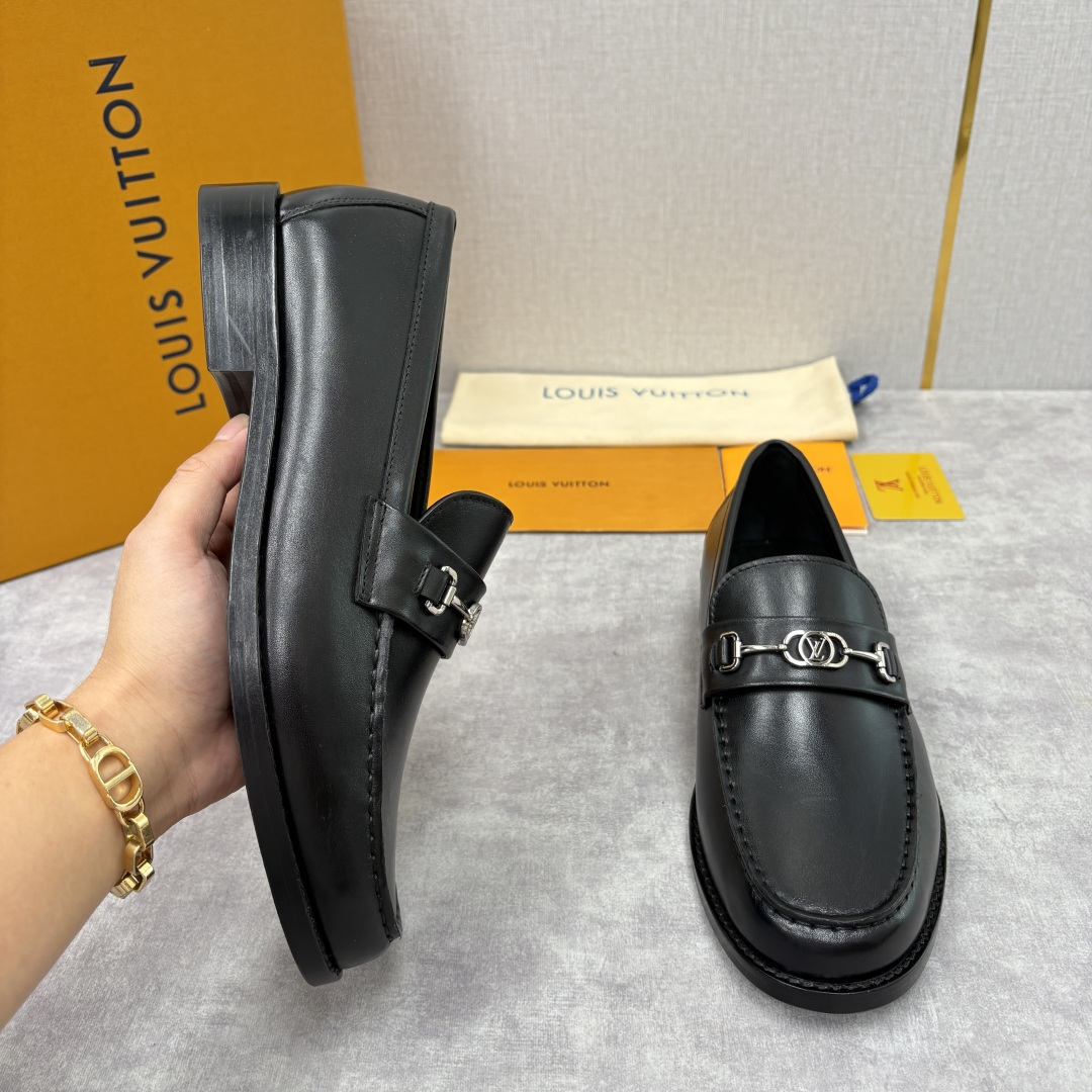 💋💍L家新品 LOUI* 乐福鞋皮鞋 官方 9,350 本款Major乐福鞋皮鞋 采用品牌进口细腻小牛皮