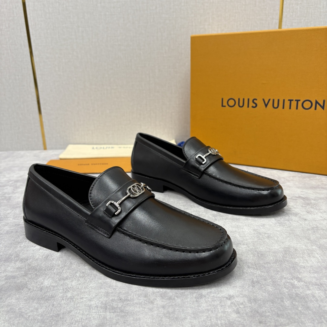 💋💍L家新品 LOUI* 乐福鞋皮鞋 官方 9,350 本款Major乐福鞋皮鞋 采用品牌进口细腻小牛皮