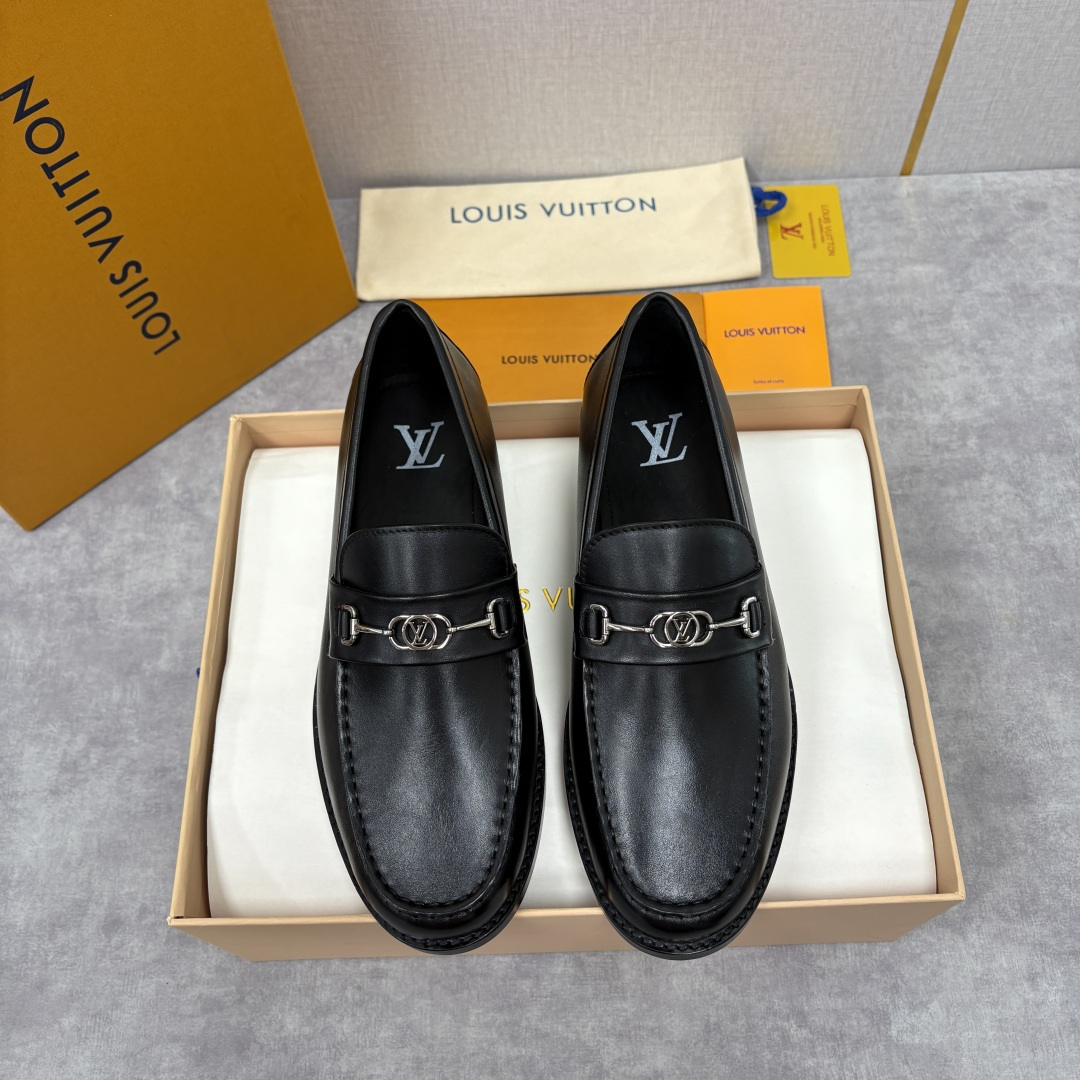 💋💍L家新品 LOUI* 乐福鞋皮鞋 官方 9,350 本款Major乐福鞋皮鞋 采用品牌进口细腻小牛皮