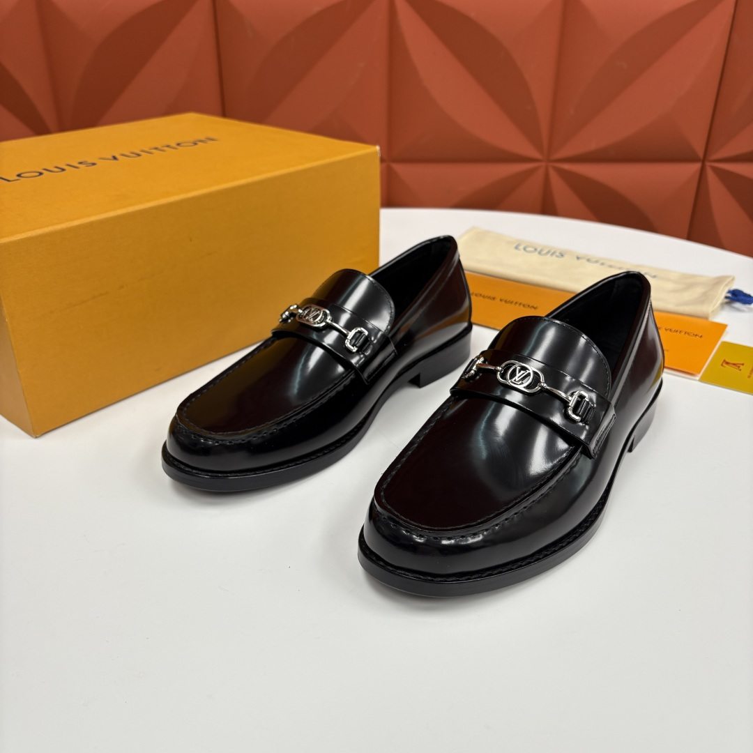 💋💍L家新品 LOUI* 乐福鞋皮鞋 官方 9,350 本款Major乐福鞋皮鞋 采用品牌进口细腻小牛皮