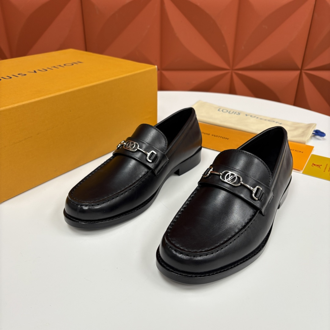 💋💍L家新品 LOUI* 乐福鞋皮鞋 官方 9,350 本款Major乐福鞋皮鞋 采用品牌进口细腻小牛皮