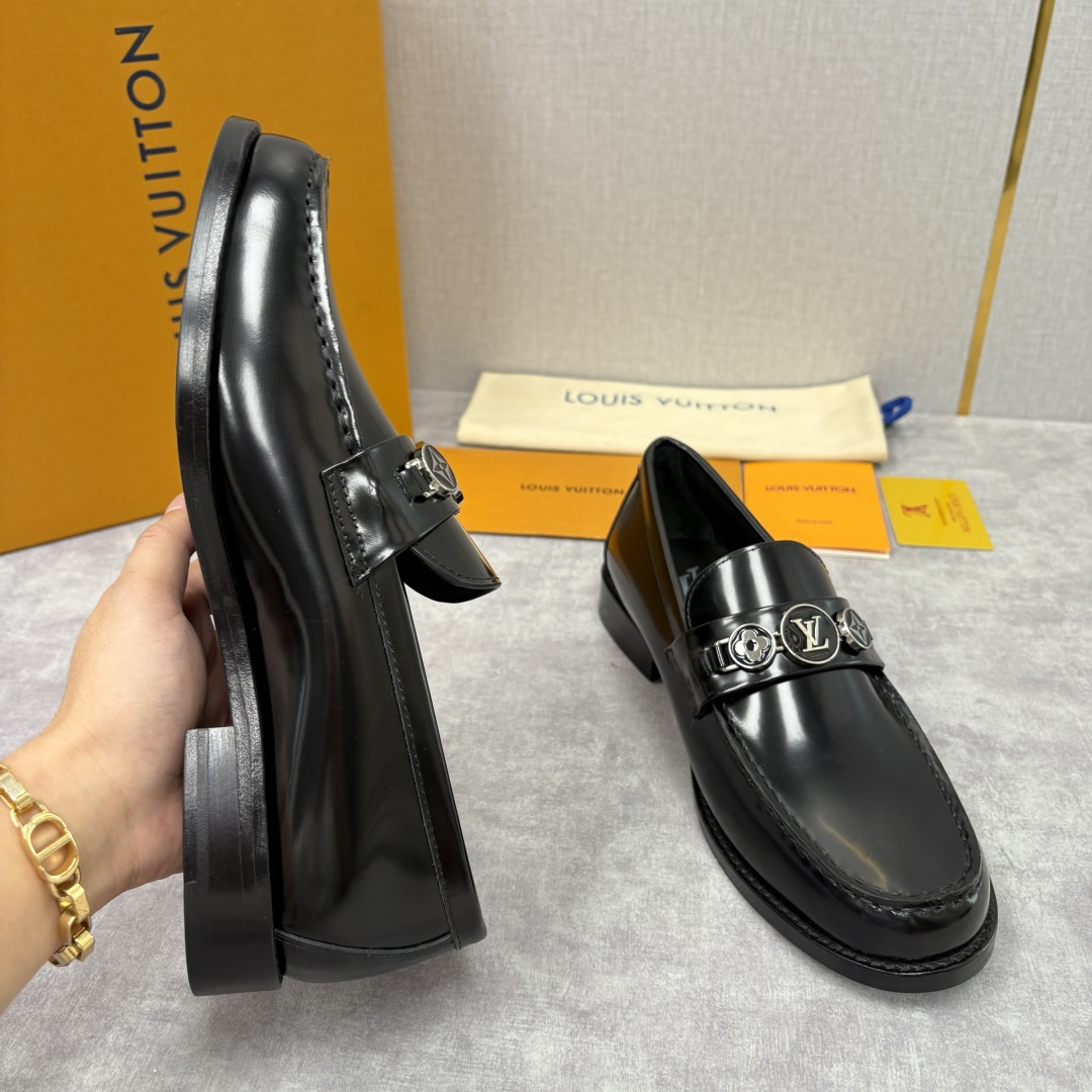 💋💍L家新品 LOUI* 乐福鞋皮鞋 官方 9,350 本款Major乐福鞋皮鞋 采用品牌进口细腻小牛皮