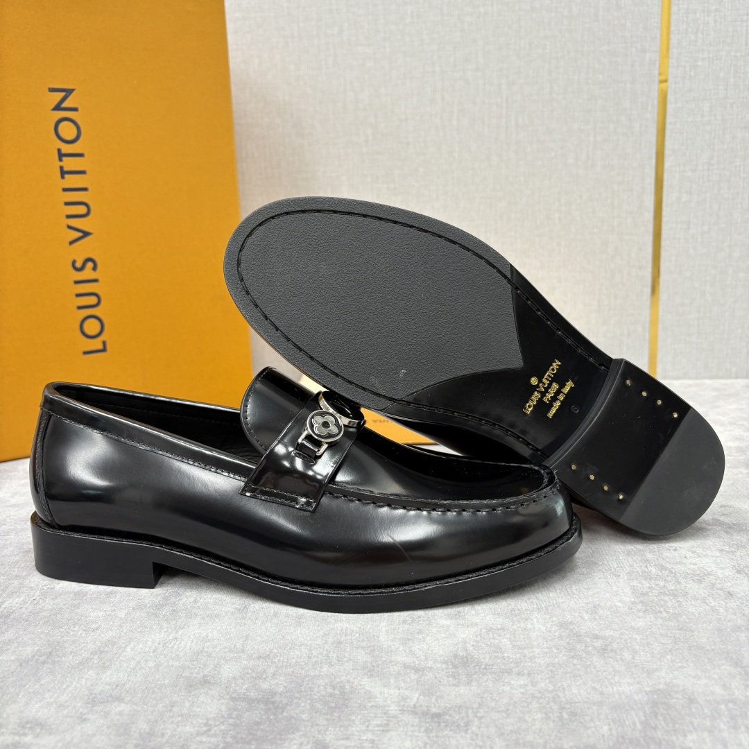 💋💍L家新品 LOUI* 乐福鞋皮鞋 官方 9,350 本款Major乐福鞋皮鞋 采用品牌进口细腻小牛皮