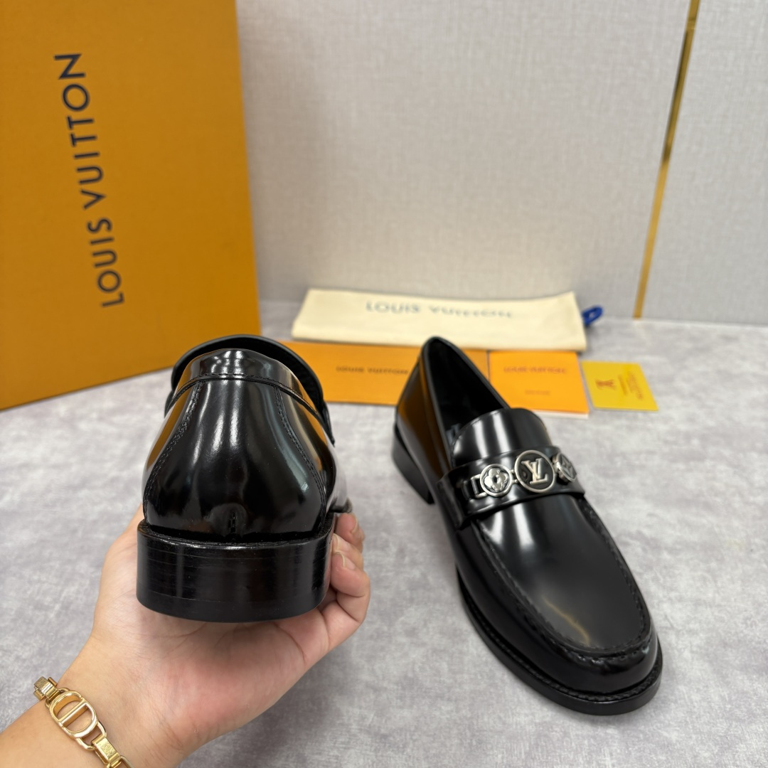 💋💍L家新品 LOUI* 乐福鞋皮鞋 官方 9,350 本款Major乐福鞋皮鞋 采用品牌进口细腻小牛皮