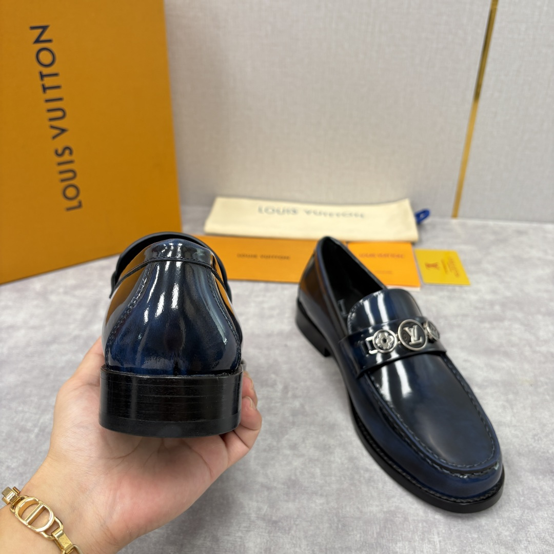 💋💍L家新品 LOUI* 乐福鞋皮鞋 官方 9,350 本款Major乐福鞋皮鞋 采用品牌进口细腻小牛皮