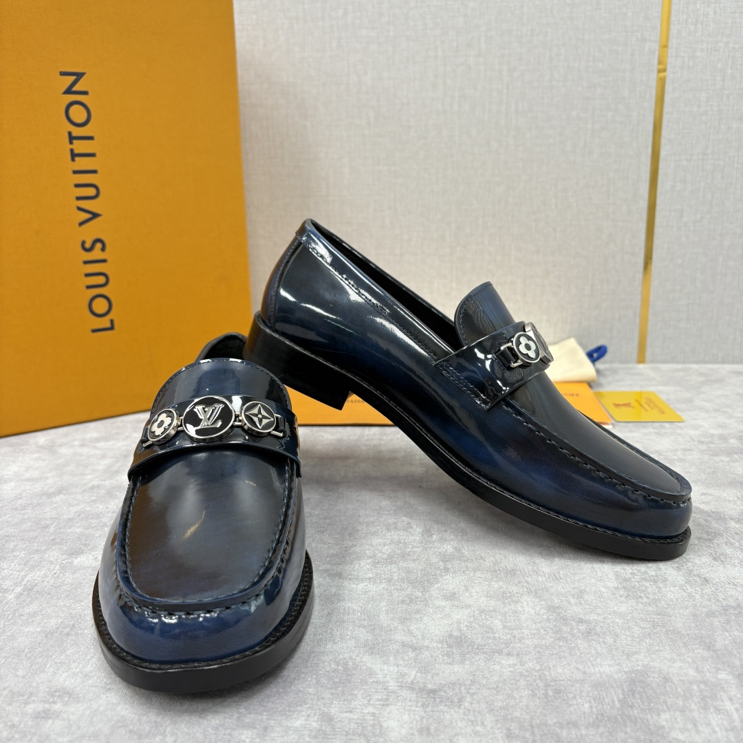 💋💍L家新品 LOUI* 乐福鞋皮鞋 官方 9,350 本款Major乐福鞋皮鞋 采用品牌进口细腻小牛皮