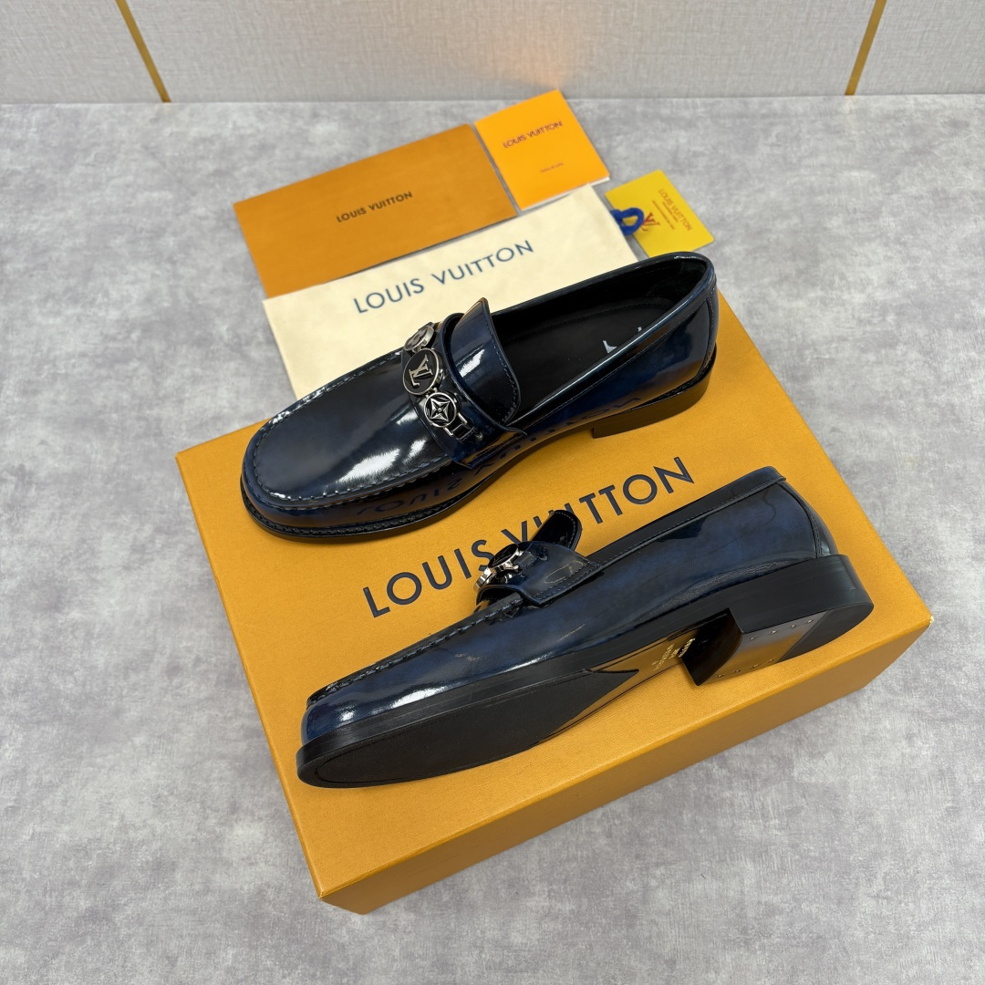 💋💍L家新品 LOUI* 乐福鞋皮鞋 官方 9,350 本款Major乐福鞋皮鞋 采用品牌进口细腻小牛皮