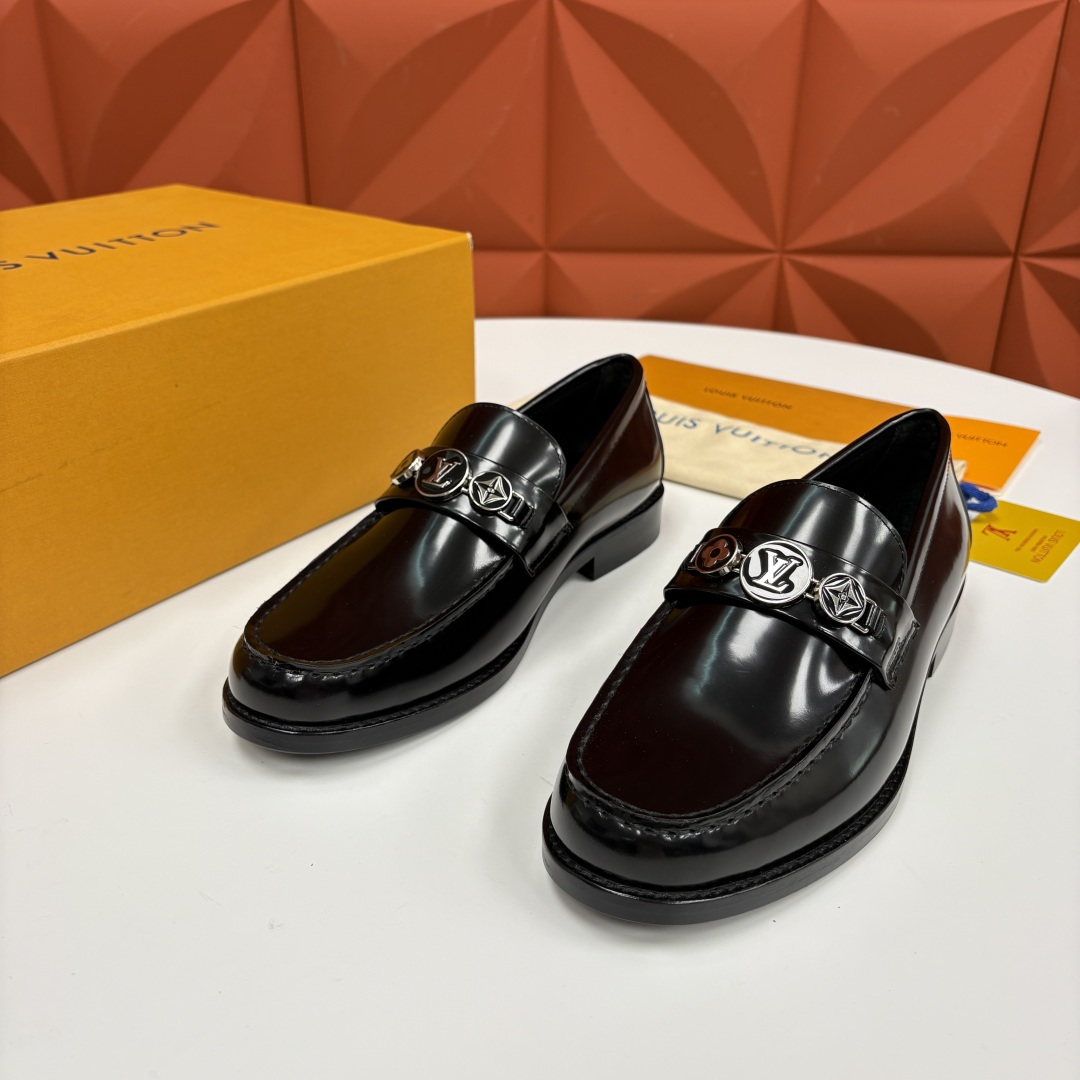 💋💍L家新品 LOUI* 乐福鞋皮鞋 官方 9,350 本款Major乐福鞋皮鞋 采用品牌进口细腻小牛皮