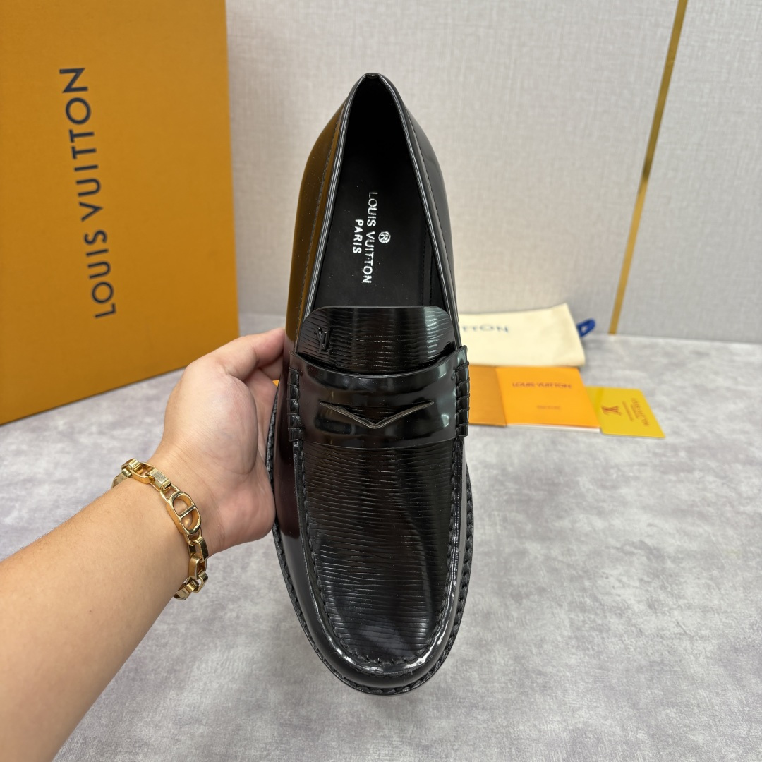 💋💍L家新品 LOUI* 乐福鞋皮鞋 官方 9,350 本款Major乐福鞋皮鞋 系列采用鳄鱼纹压花小牛