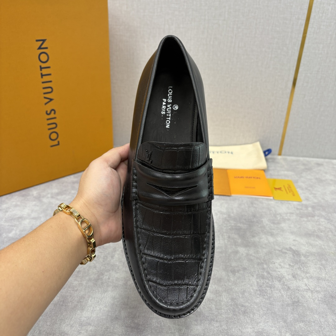 💋💍L家新品 LOUI* 乐福鞋皮鞋 官方 9,350 本款Major乐福鞋皮鞋 系列采用鳄鱼纹压花小牛