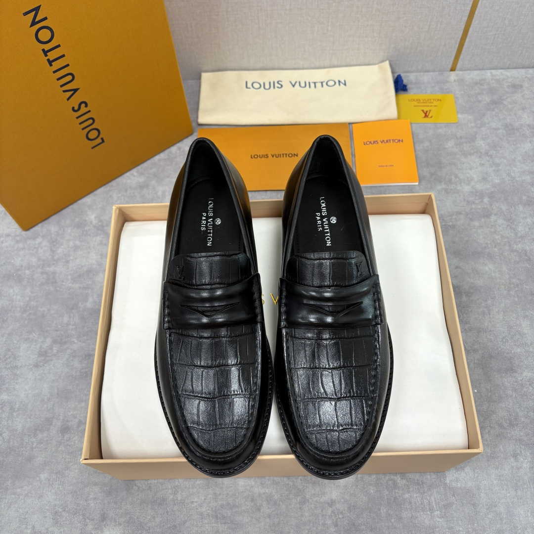💋💍L家新品 LOUI* 乐福鞋皮鞋 官方 9,350 本款Major乐福鞋皮鞋 系列采用鳄鱼纹压花小牛
