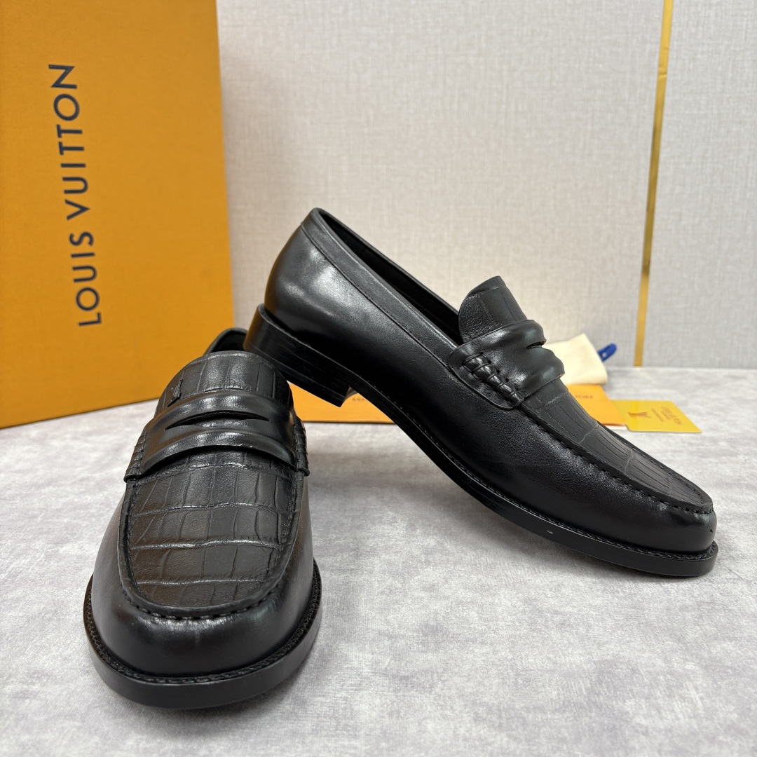 💋💍L家新品 LOUI* 乐福鞋皮鞋 官方 9,350 本款Major乐福鞋皮鞋 系列采用鳄鱼纹压花小牛