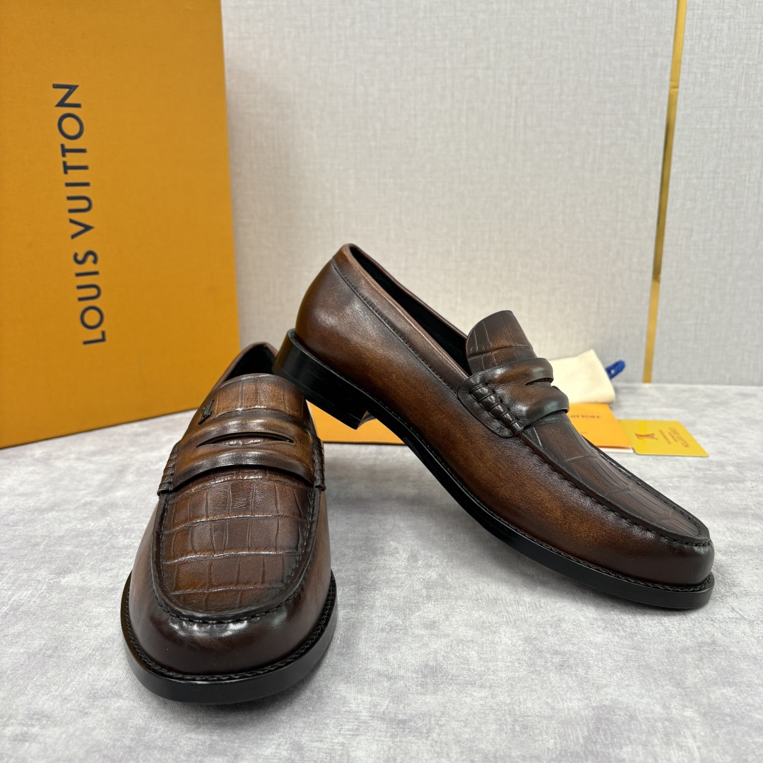 💋💍L家新品 LOUI* 乐福鞋皮鞋 官方 9,350 本款Major乐福鞋皮鞋 系列采用鳄鱼纹压花小牛