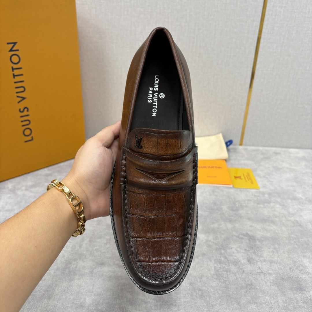 💋💍L家新品 LOUI* 乐福鞋皮鞋 官方 9,350 本款Major乐福鞋皮鞋 系列采用鳄鱼纹压花小牛